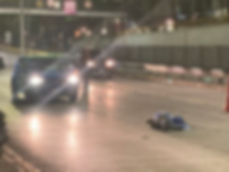 Lo chocaron en Circuito Interior, bajó a revisar y un conductor a toda velocidad lo atropelló (VIDEO)