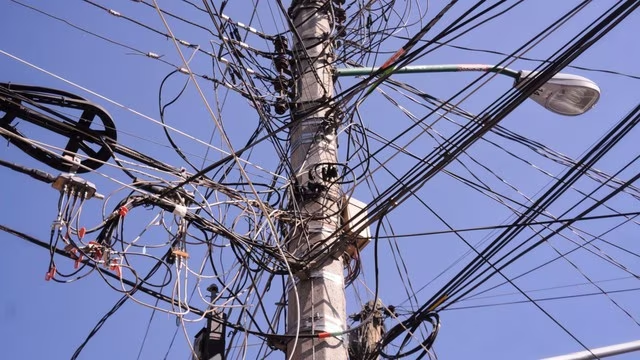 Un par de fotos exhibe por qué el retiro de cables en la CDMX no puede esperar