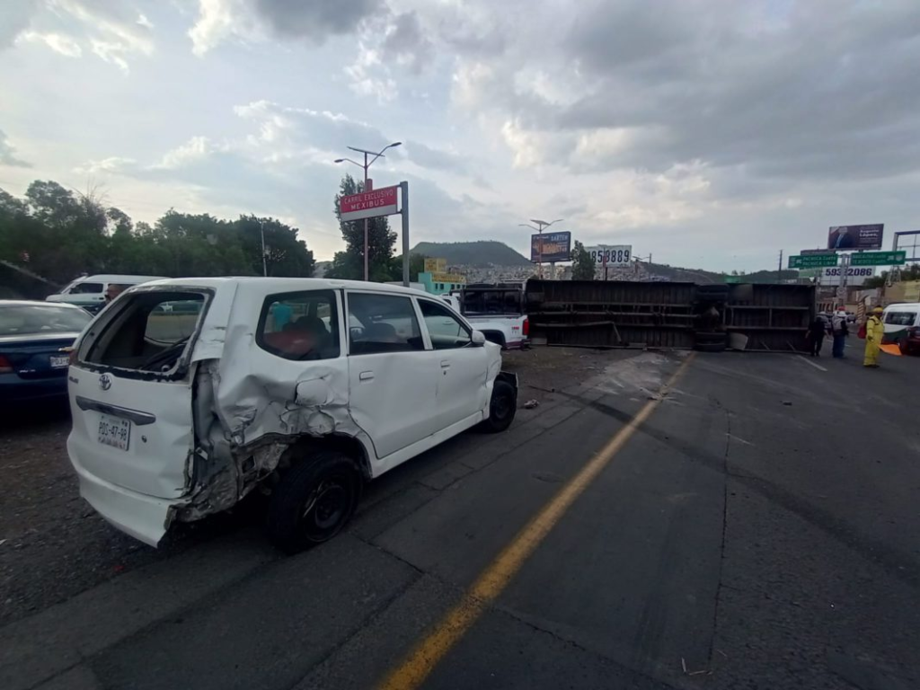 Volcadura en autopista México-Pachuca deja una mujer muerta