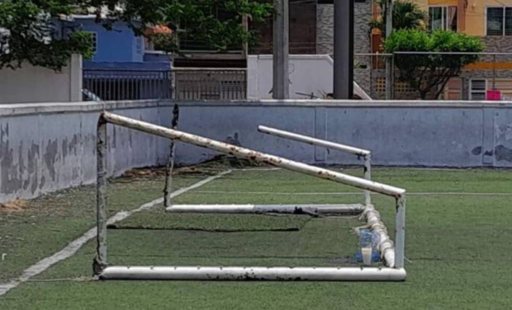 Estudiante de secundaria muere al caerle una portería en Nogales, Sonora