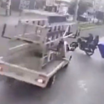 Camioneta embiste a mototaxi en Chimalhuacán; amputan pie a uno de los lesionados