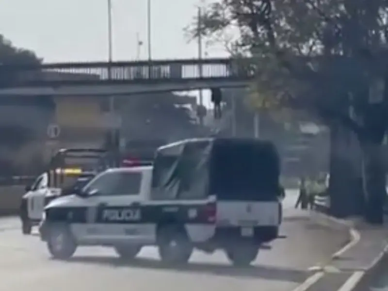 Arranque de año macabro en CDMX: Cuelga cuerpo de puente en Circuito Interior