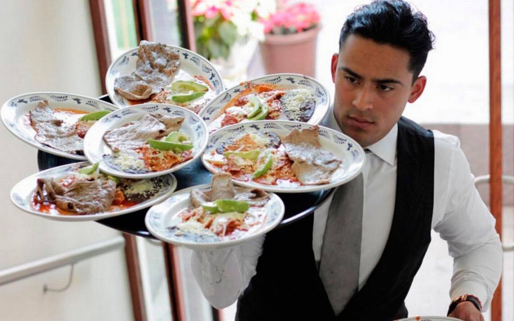 Ley de Propinas México 2025: El nuevo salario obligatorio para meseros, gasolineros y repartidores