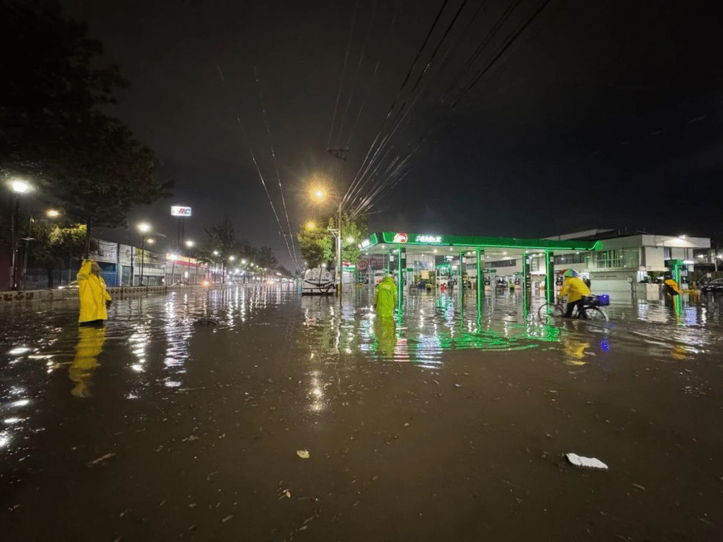 Lluvias encienden alerta máxima y colapsan la CDMX