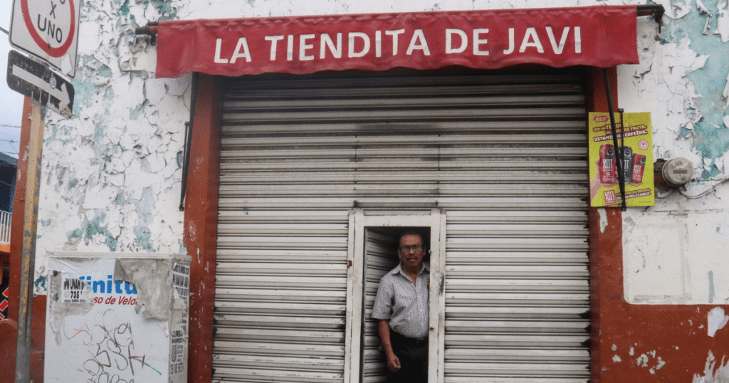 IEPS a cigarros y refrescos cerrará las tienditas