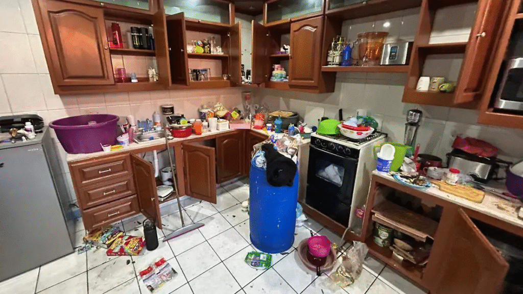 Adulto mayor recupera su vivienda tras violento despojo; autoridades de CDMX investigan red criminal