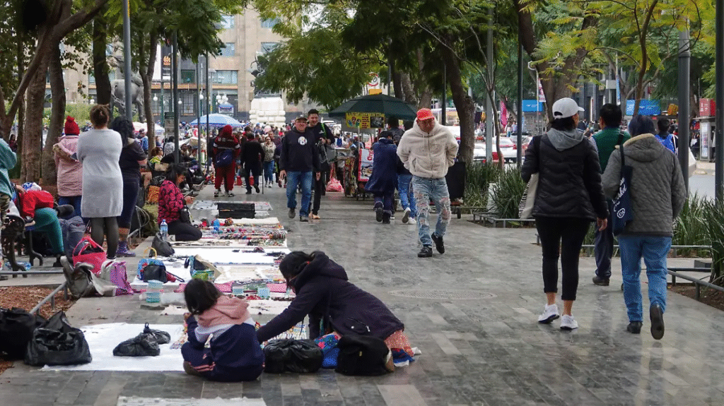 México enfrenta alza histórica en informalidad laboral durante 2025