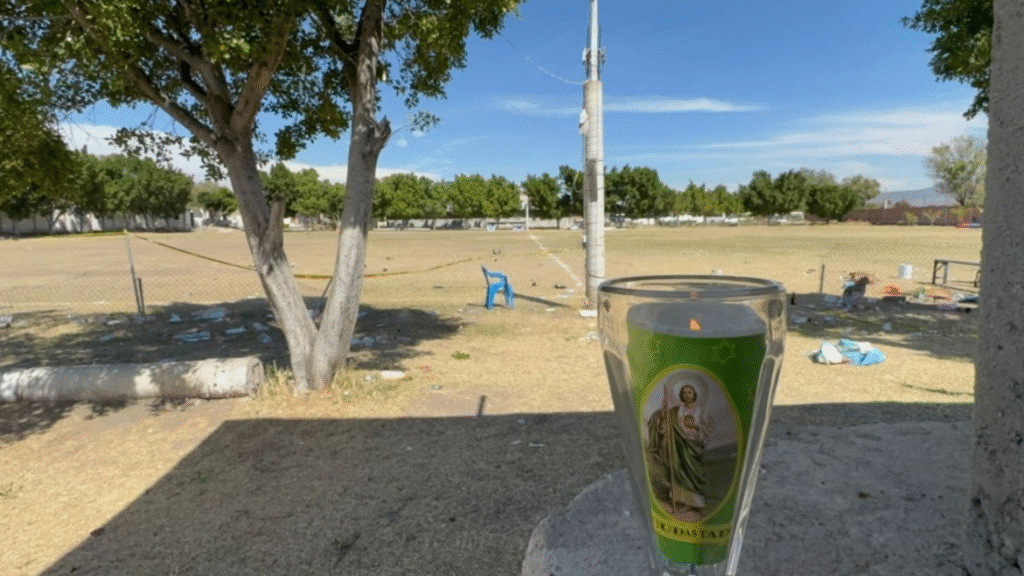 Luto en el campo de futbol: las huellas del caos y el luto tras la masacre en Salamanca